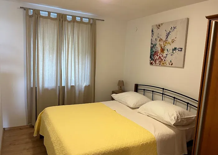 Apartments Amore アパート