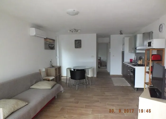 アパート Apartments Amore バスカ